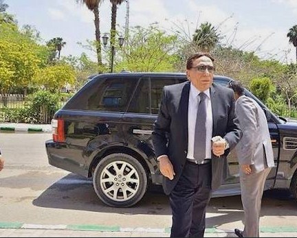 بالفيديو والصور .. تعرف على سيارات عادل امام
