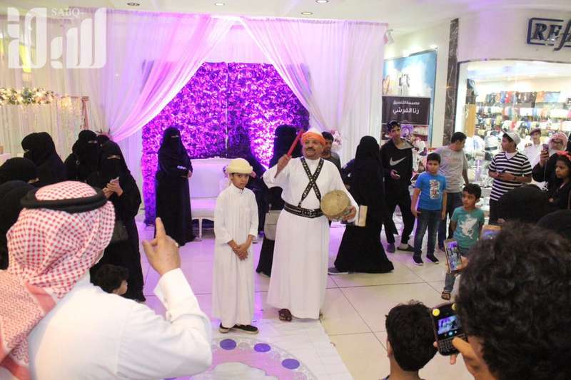 شاهد ..  "المسحراتي" يظهر من جديد في الطائف