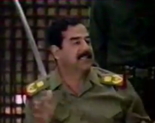 بالفيديو ..  هذه هي الكلمه التي تسببت بمقتل صدام حسين