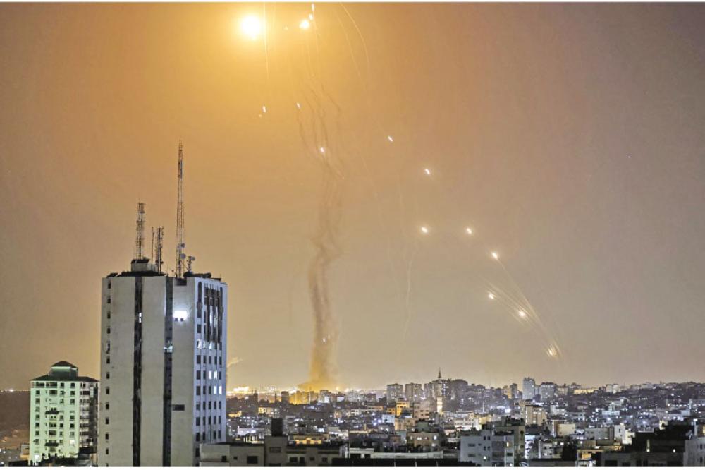  أبو عـبــ يـدة: نوجه الآن ضربة صاروخية كبيرة إلى تل أبيب في هذه اللحظات