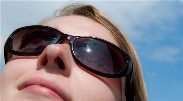 تحذير خطير من نظارات الشمس المقلدة