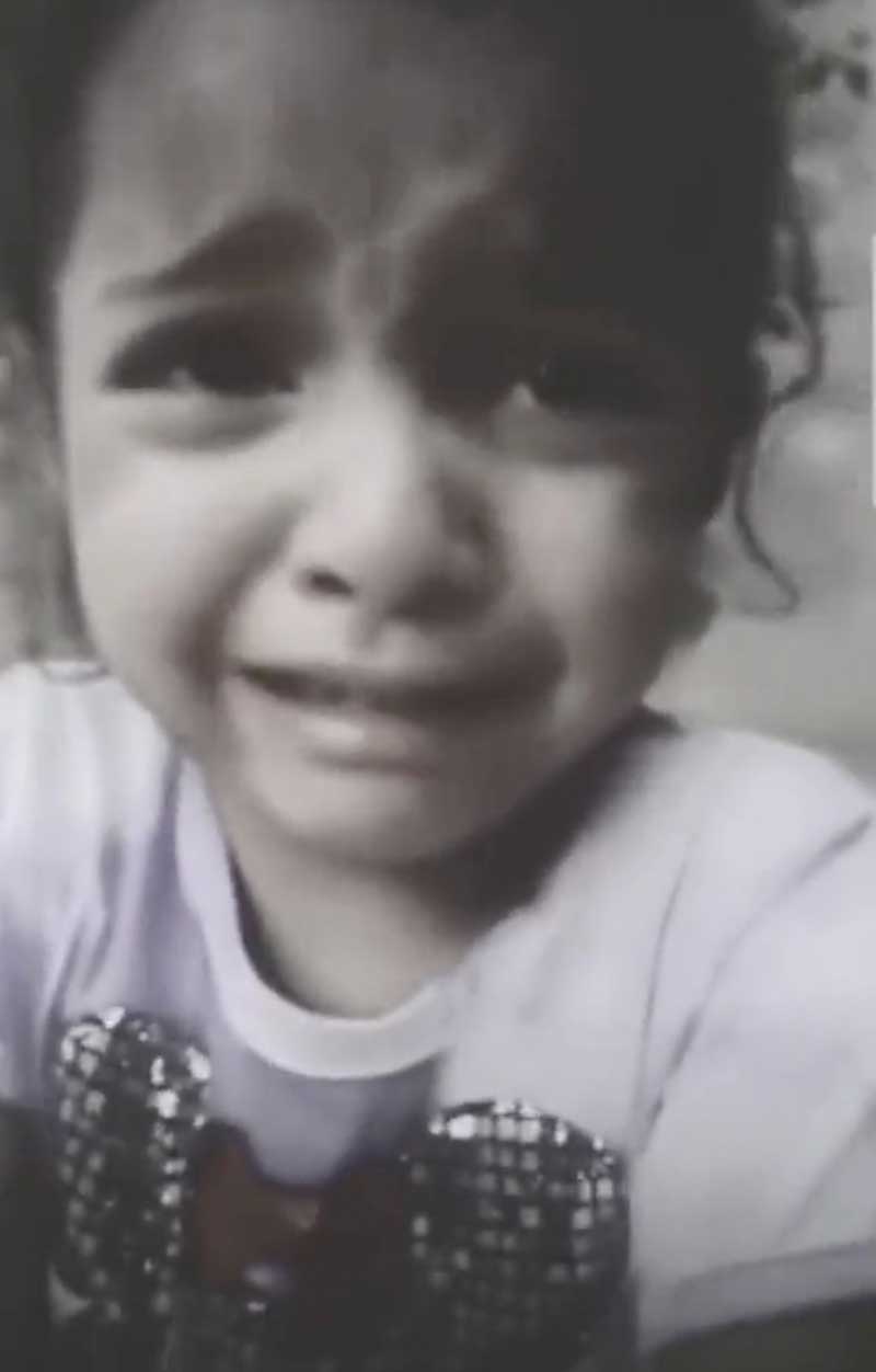 فيديو يدمي القلب ..  طفلة تبكي على ليبيا بعد إعصار دانيال