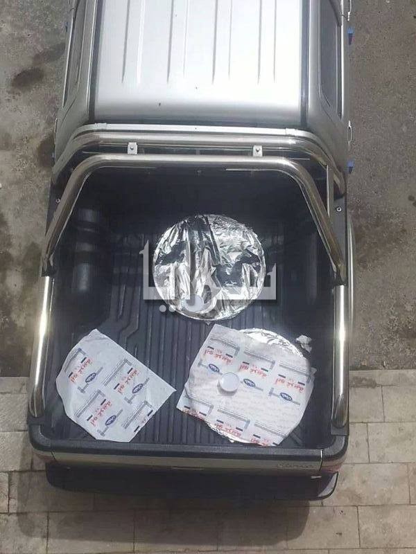 بالصور ..  موظف في تطوير العقبة يستخدم السيارات الحكومية لجلب الكنافة 