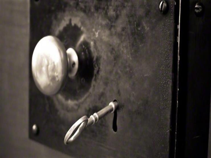 أبواب مغلقة "ومفتاحها كلمة واحدة" وبها أيضاً سيفتح الله عليك كل الأبواب