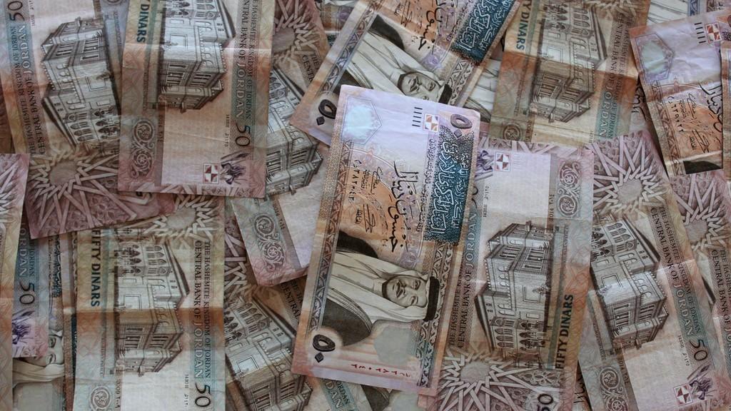 تعرف على المبالغ الطائلة التي اقترضها الأردنیون خلال شهر  ..  "تفاصيل"