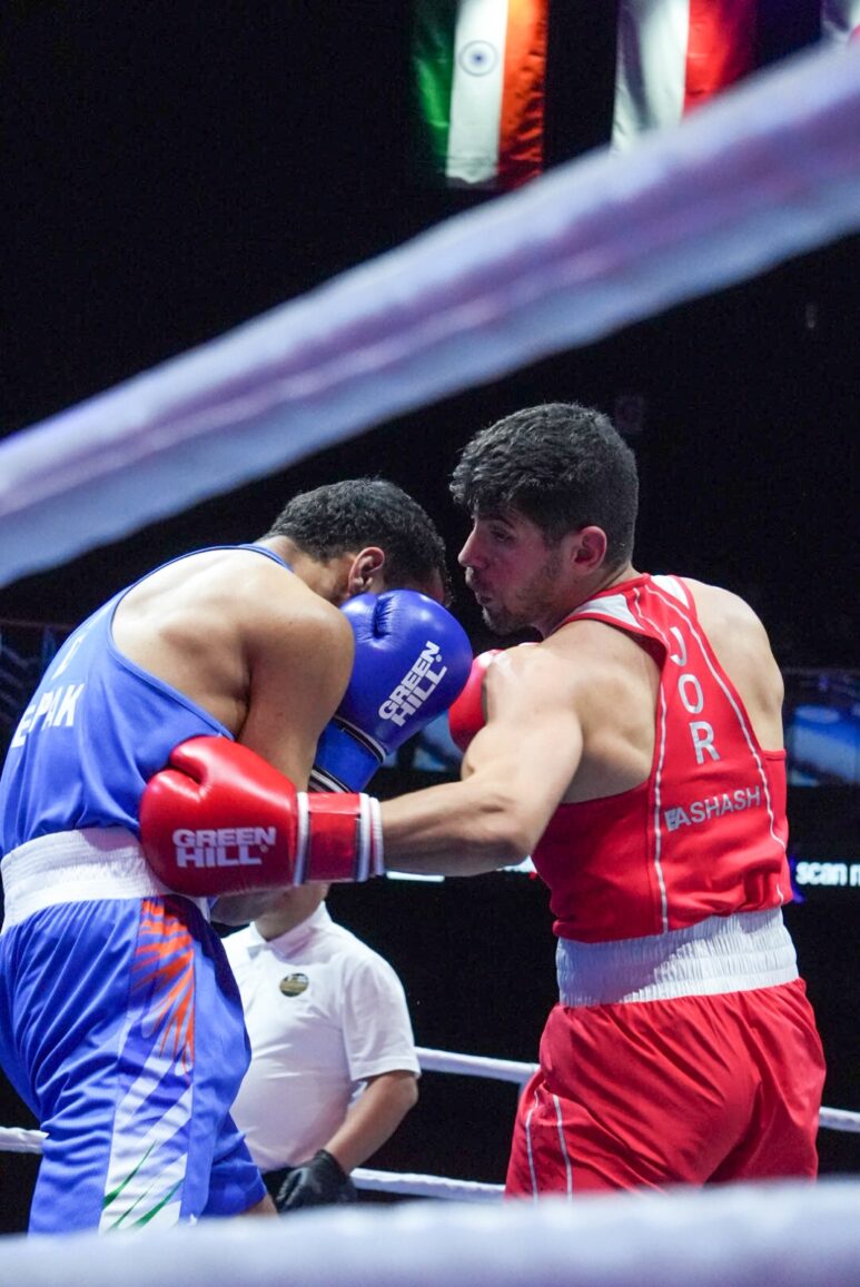 زياد عشيش يتأهل إلى نهائي بطولة آسيا للملاكمة