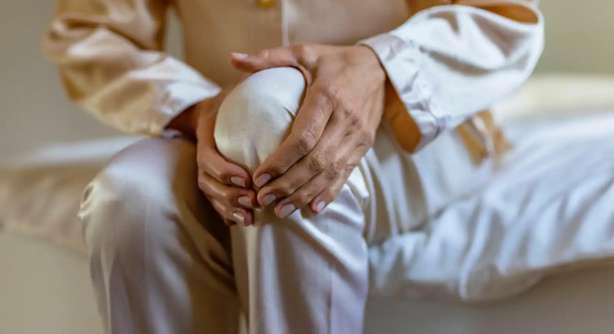 لماذا يتفاقم ألم الركبة خلال الليل؟ 