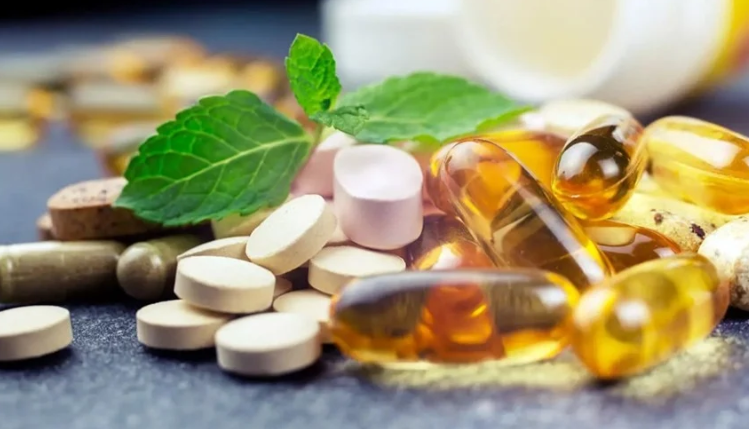 دراسة تربط بين الفيتامينات المتعددة وانخفاض ضغط الدم لدى كبار السن