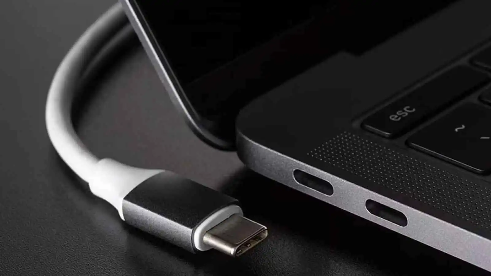 أوروبا تتجه لتوحيد الشحن ..  إلزام "اللابتوبات" الجديدة بمنفذ USB-C 