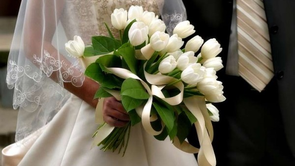 عروسان اردنيان يتبرعان بهدايا زفافهما لمرضى السرطان