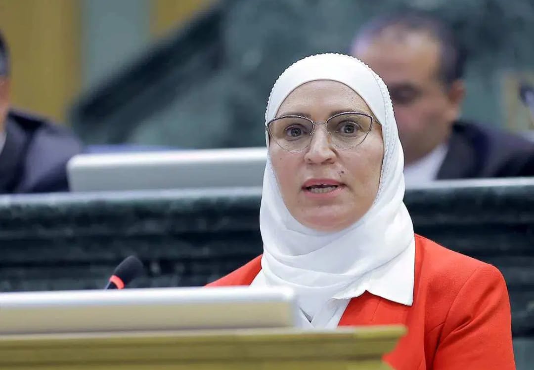 هالة الجراح ..  نائب شجاعة تواجه التنمّر بصبر وتثبت أن خدمة الوطن أكبر من ضجيج المنتقدين
