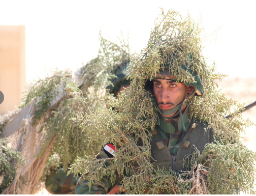 نشر صورة أحد الجنود الإسرائيليين القتلى على يد مجند الجيش المصري والسلاح المستخدم