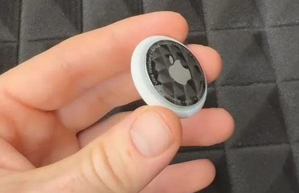 تباين عمر بطارية AirTag بين المستخدمين