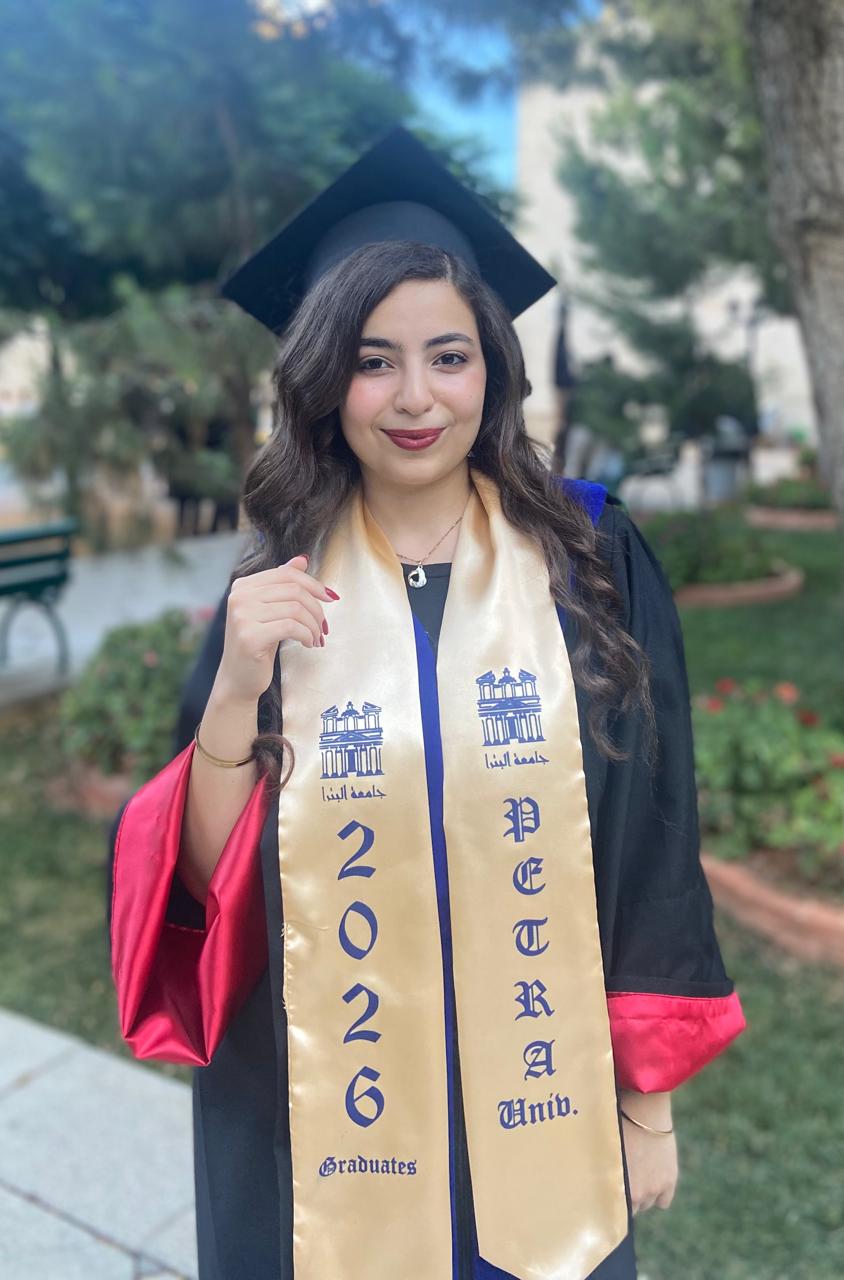 زينة المعايطة تنال بكالوريوس هندسة العمارة من جامعة البترا