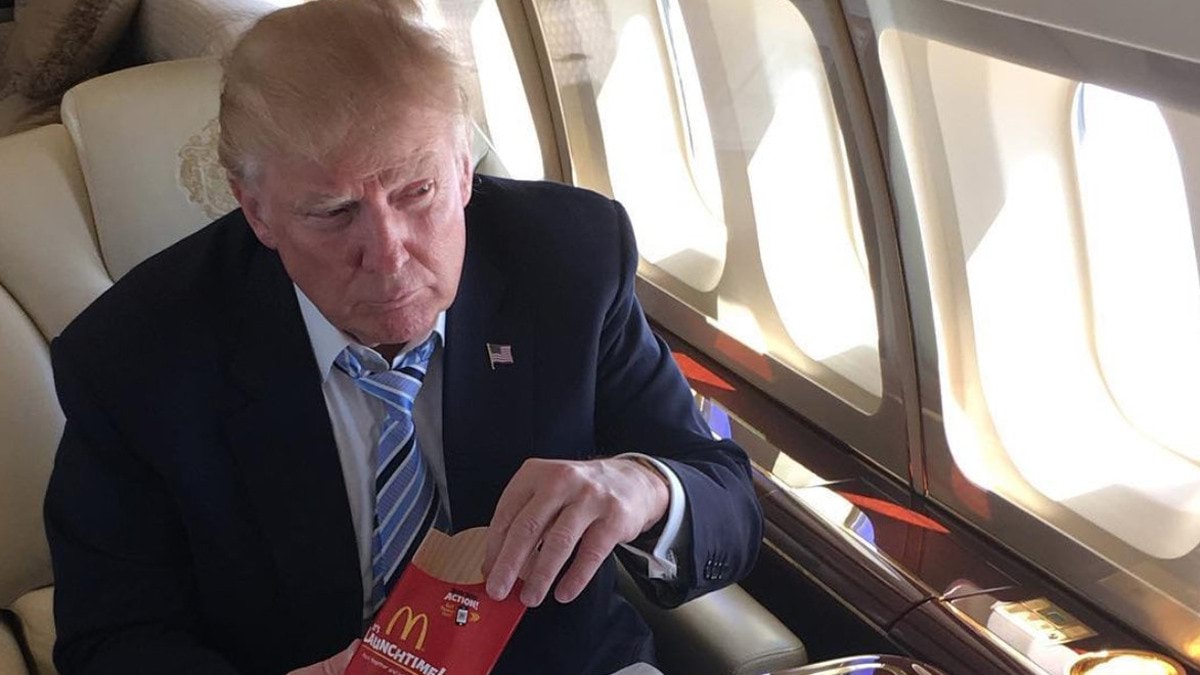 حارس الرئيس السابق: ترامب اقترض مني 130 دولارا لشراء وجبة "ماكدونالدز" ولم يسددها