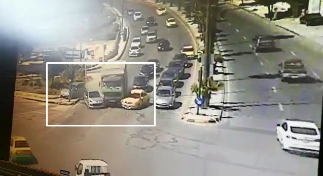 بالفيديو ..  عمان: حادث تصادم مروع لـ 5 مركبات في منطقة رأس العين 