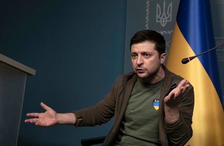 الرئيس الاوكراني يتهم اثنين من قادته العسكريين بـ"الخيانة" ويجردهم من رتبهم