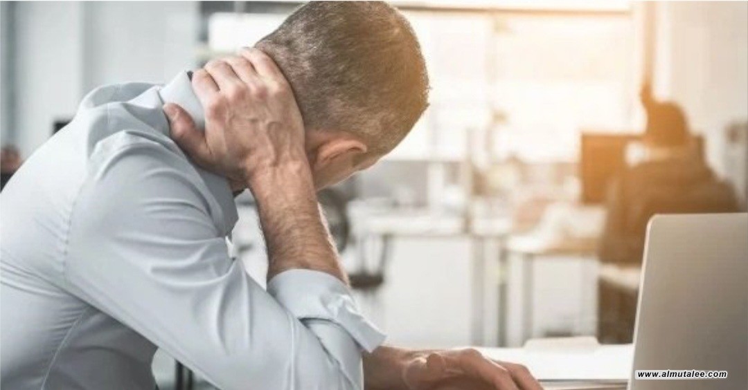 "يمكنك القيام به خلال العمل" ..  تمرين واحد يساعد على منع مخاطر الوظائف المكتبية