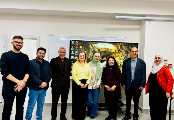 الآداب والعلوم في عمّان الأهلية تنظم ورشة حول التعليم الذكي “HiTeach5”