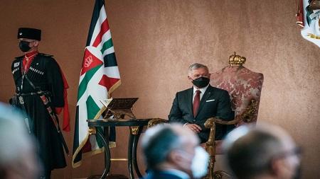 الملك يستمع إلى رد مجلس الأمة على خطاب العرش