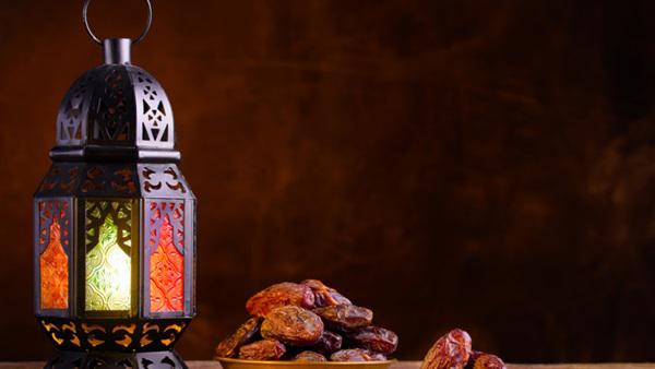 يكفي لرفع الوباء ..  خطيب المسجد النبوي: شهر رمضان لا يعكر بهاءه مرض