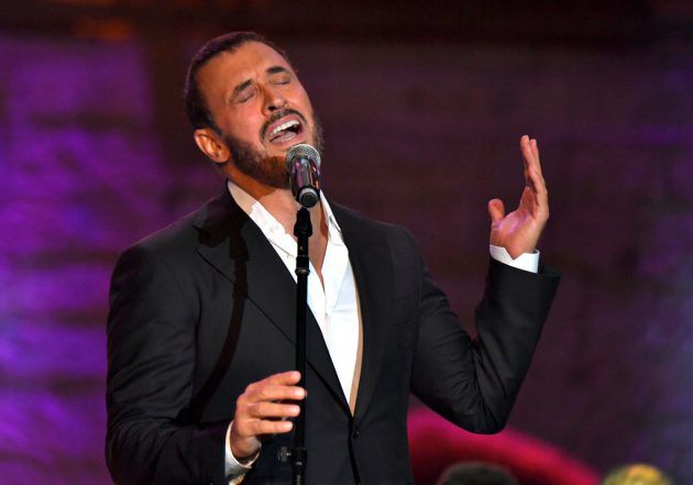 كاظم الساهر يفاجئ جمهور الدار البيضاء بحفيدتيه