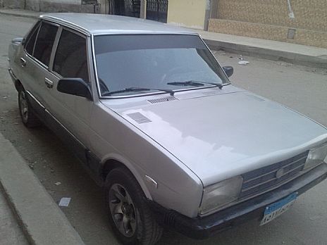 بالصور  ..  تعرف على افخم السيارات التي يمتلكها عادل امام