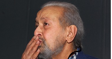 شاهد بالفيديو  ..   فى آخـر حـوار له نور الشريف يبـكي ويؤكد: محـدش بيسأل غير سمير صبري 