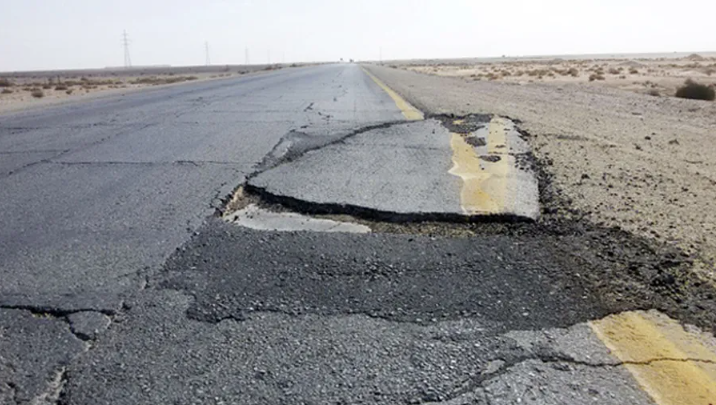 مطالبات باعادة تأهيل طريق وادي موسى - أذرح - جامعة الحسين لأهميته وخطورته على السلامة المرورية