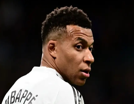 معاقبة شرطي بعد تلقيه مبلغاً مالياً من مبابي