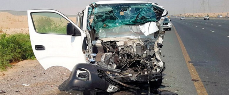إصابة 5 أشخاص في حادث تدهور حافلة على جسر حصة .. السعودية