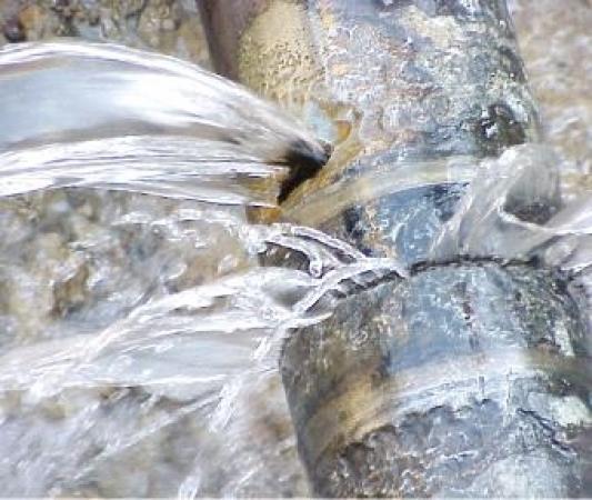 الاعتداء على خط مياه في الكرك
