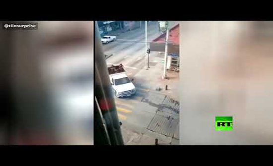 بالفيديو : مواجهات عنيفة بين عناصر الأمن وعصابات مسلحة في المكسيك