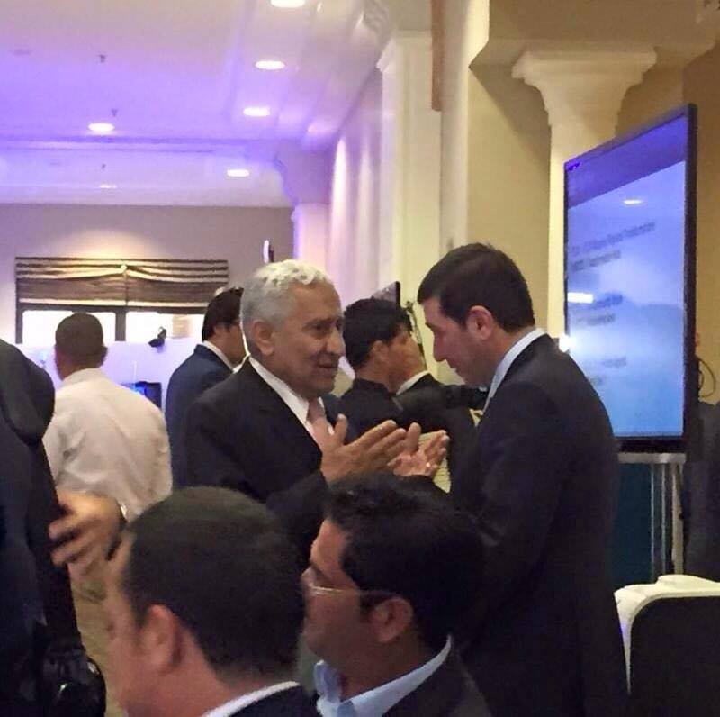 صورة باسم عوض الله التي أغضبت الشارع الاردني  .. وتخوفات من عودته الى الأضواء