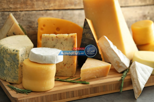 خبيرة تغذية توضح فوائد ومخاطر تناول الجبنة