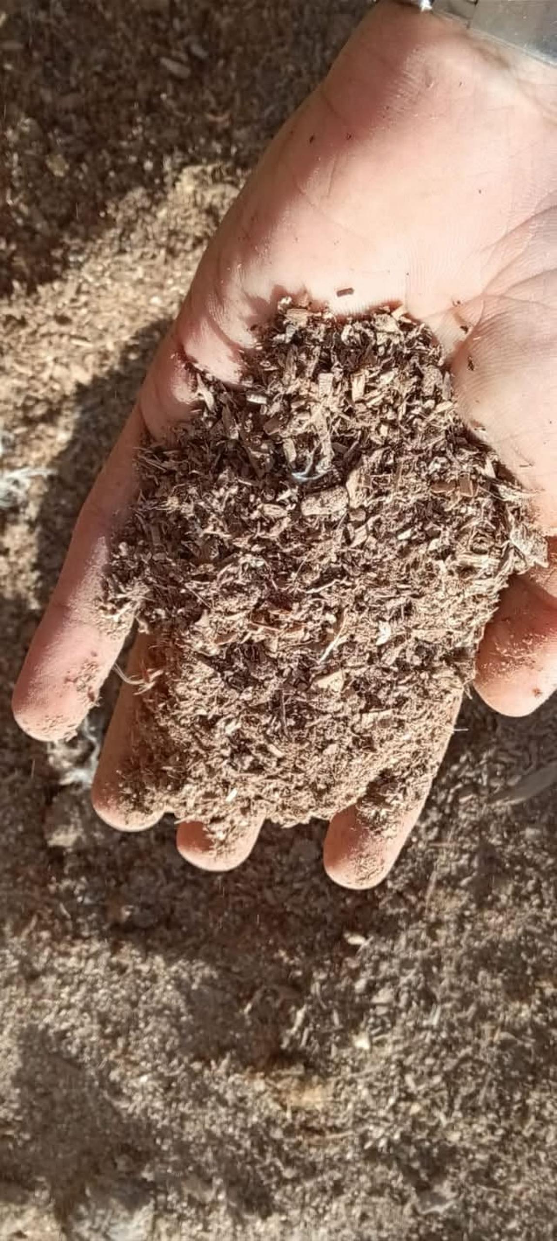 ضبط مركبة تنقل سمادًا عضويًا غير معالج في العاصمة بصورة مخالفة