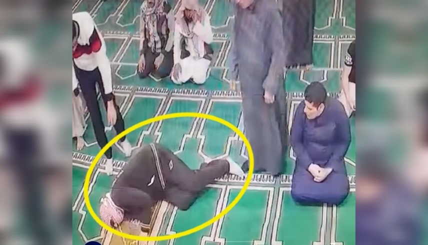 مصر ..  فيديو وفاة المؤذن الأعمى يشعل مواقع التواصل
