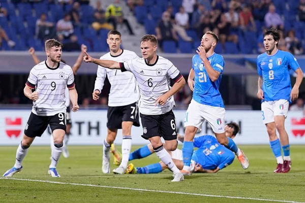 ألمانيا تهين إيطاليا بخماسية تاريخية