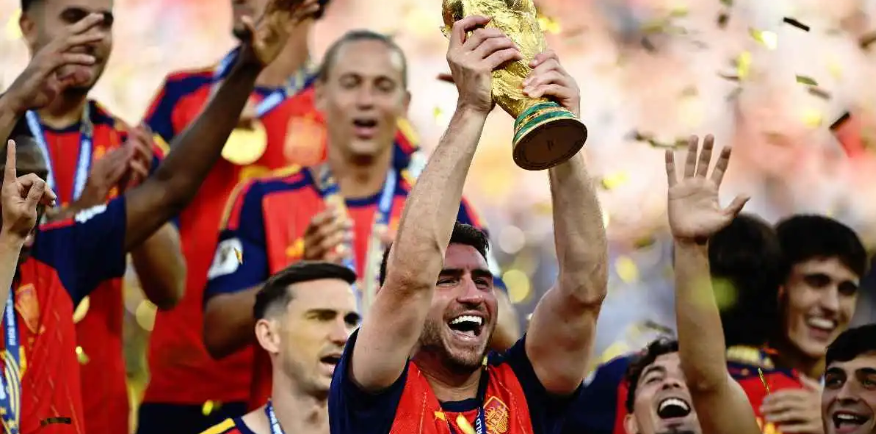 بعد تألقه في كأس العالم ..  برشلونة يفتح ملف التعاقد مع نجم منتخب إسبانيا