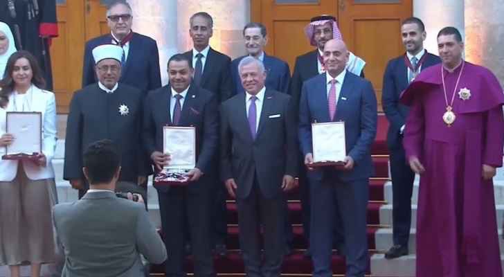 الملك ينعم على مؤسسات وشخصيات وطنية بأوسمة (أسماء)