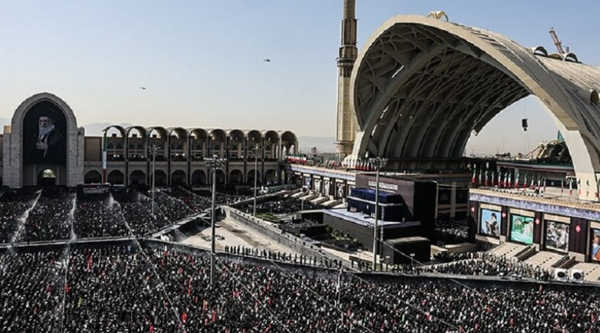 طهران ..  ملايين المشيعين يحضرون صلاة جنازة خامنئي - صور