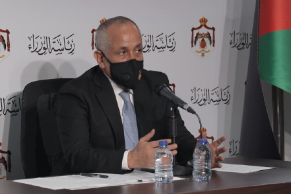 العايد ينفي قيام الوزراء بالتهديد خلال المؤتمر ويوضح ما حدث 