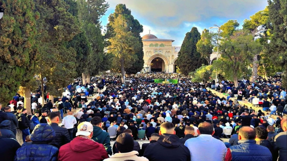 120 ألف مصل يؤدون صلاة عيد الفطر في المسجد الأقصى