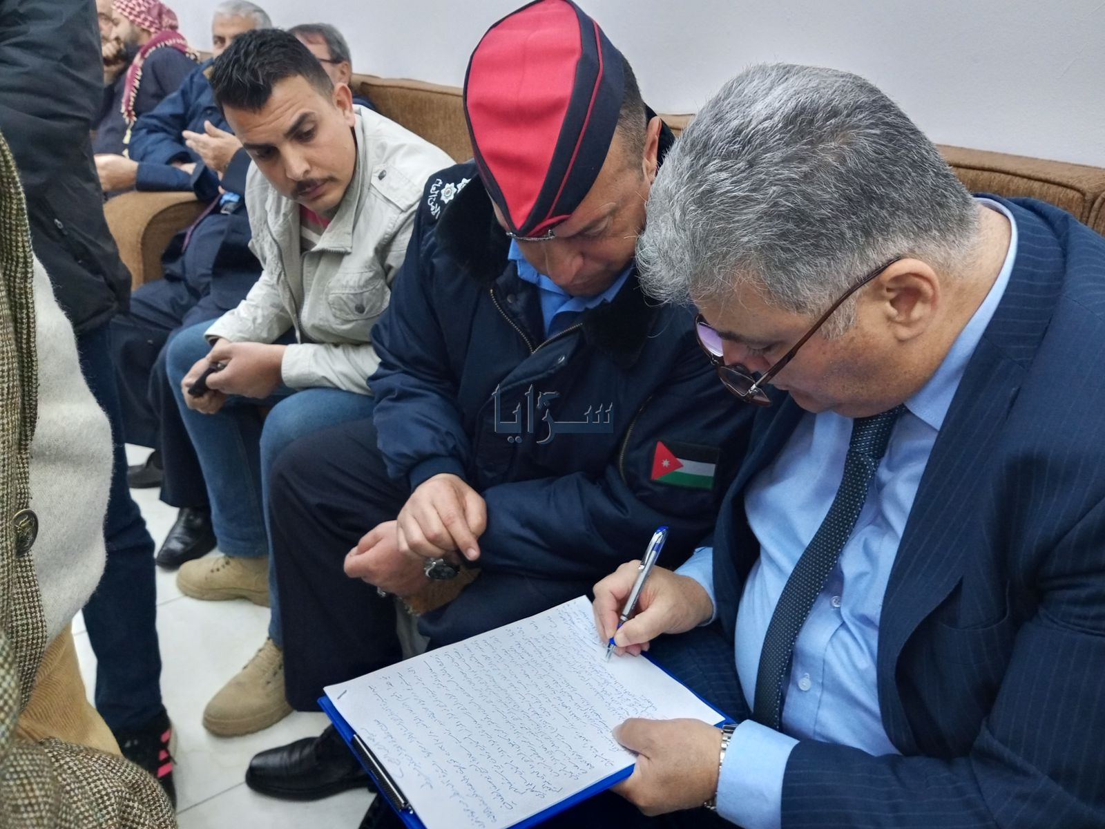 عشيرة الجراح تمنح عشيرة مطر عطوة باعتراف لمدة عام على خلفية جريمة قتل  ..  صور 