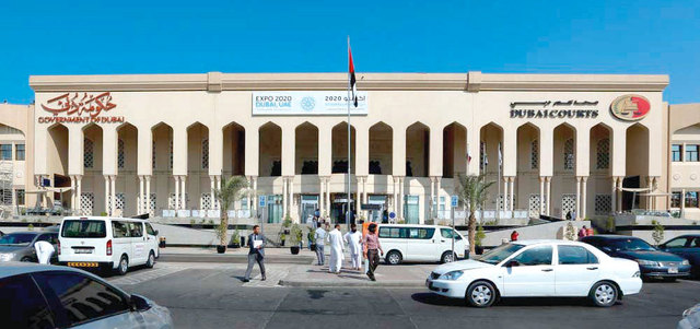3 شبان يستدرجون آخر ويقتلونه طعناً بسكينين