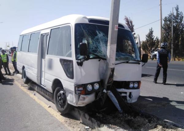 اصابتان بحادث تصادم حافلة و 5 مركبات على طريق الجامعة الأردنية  