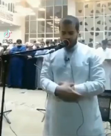 بالفيديو  ..  أدهم نابلسي يؤم المصلين بخشوع في أحدث ظهور  