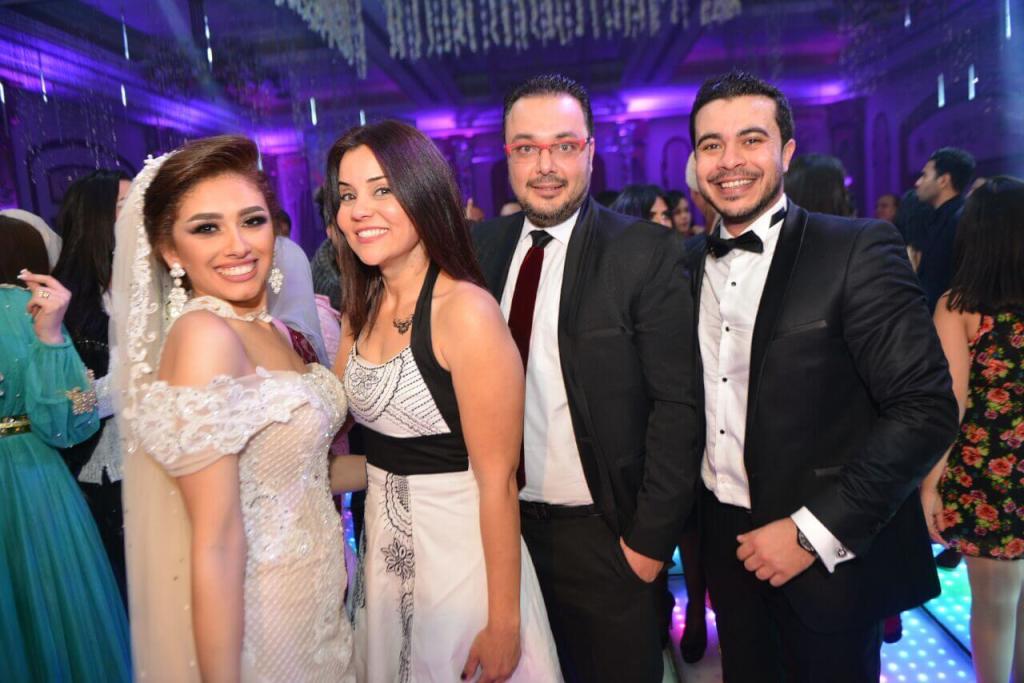  أول صورة جماعية لعائلة ونيس في حفل زفاف شقيقتهم الصغرى