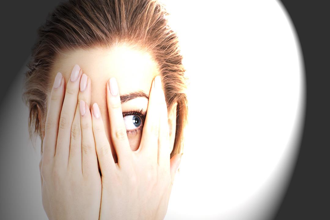 حساسية الضوء ..  اليكم بعض المعلومات حولها