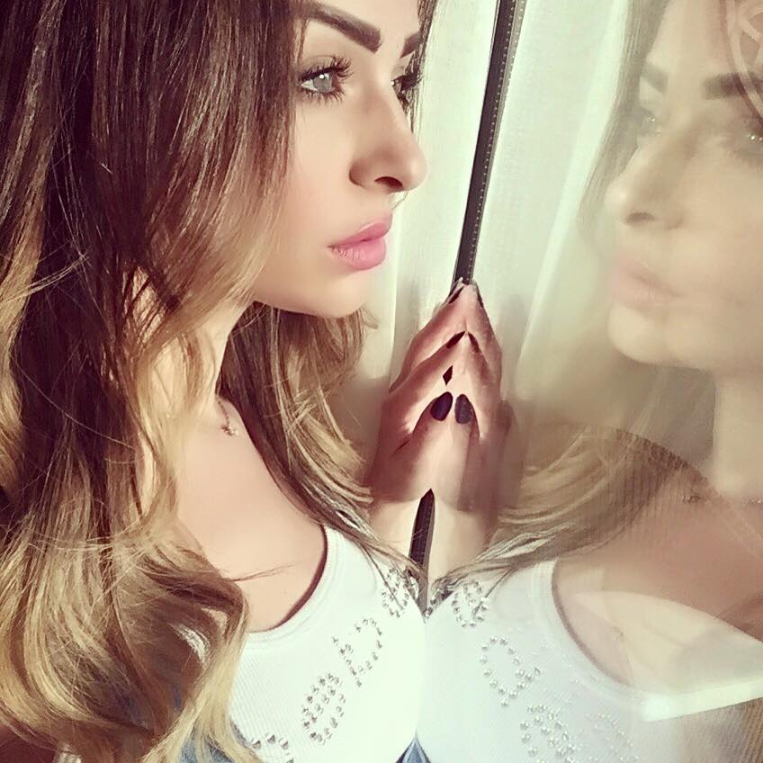 توقيف " زين كرزون " في المطار فور عودتها من تركيا بتهمة الشتم  والتحقير